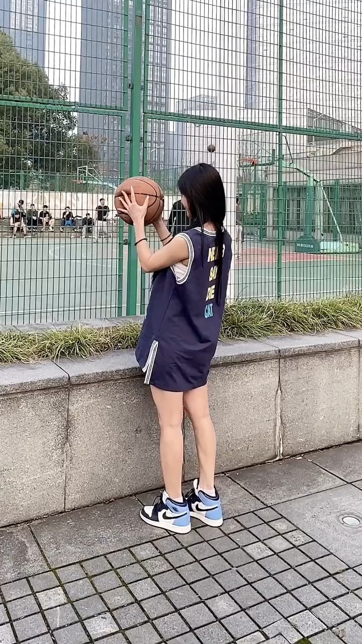 有人问你跟我一起组队打篮球吗？