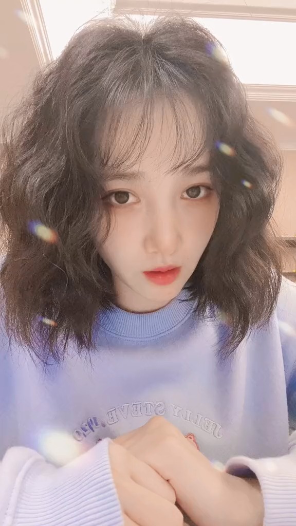 沙雕女生的快乐生活文案，沙雕女生的快乐生活文案怎么写