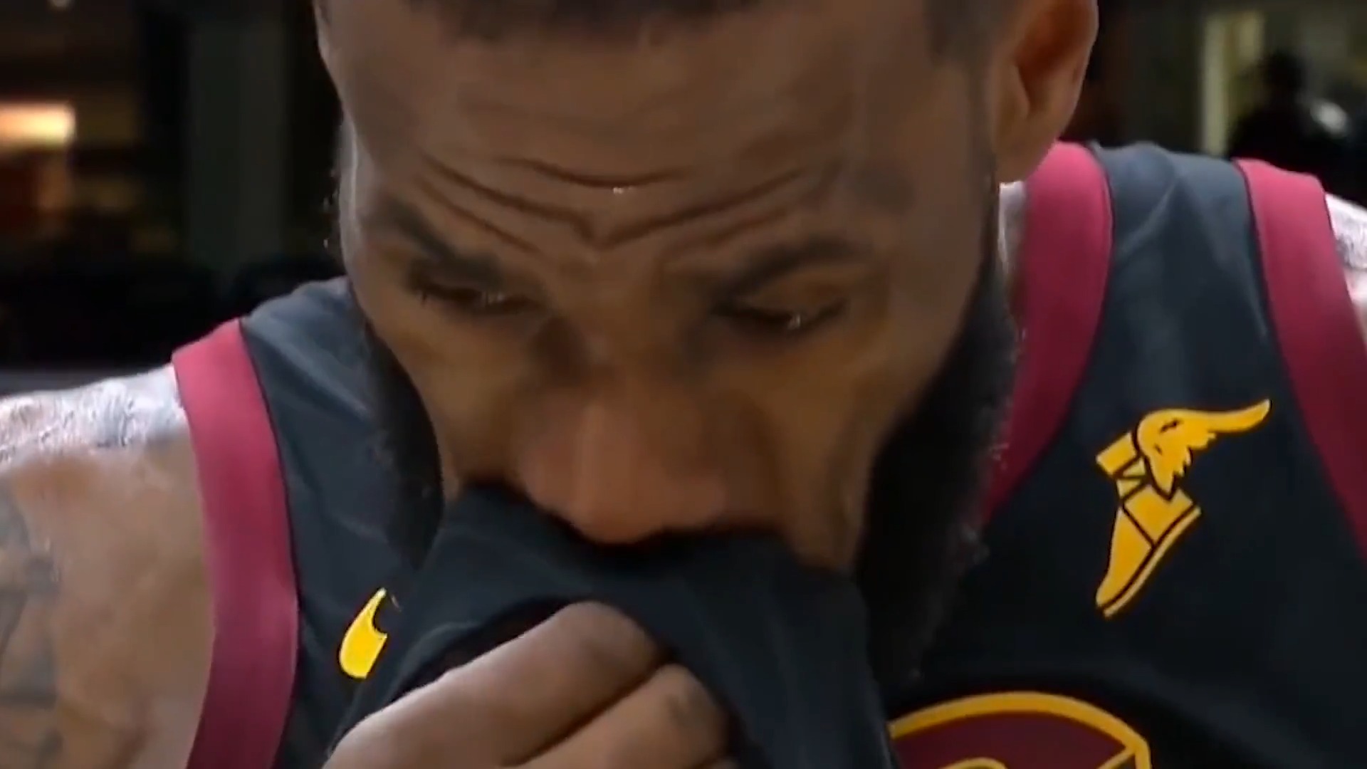 NBA五大伤感落泪时刻：霍华德掩面痛哭，罗斯泣不成声