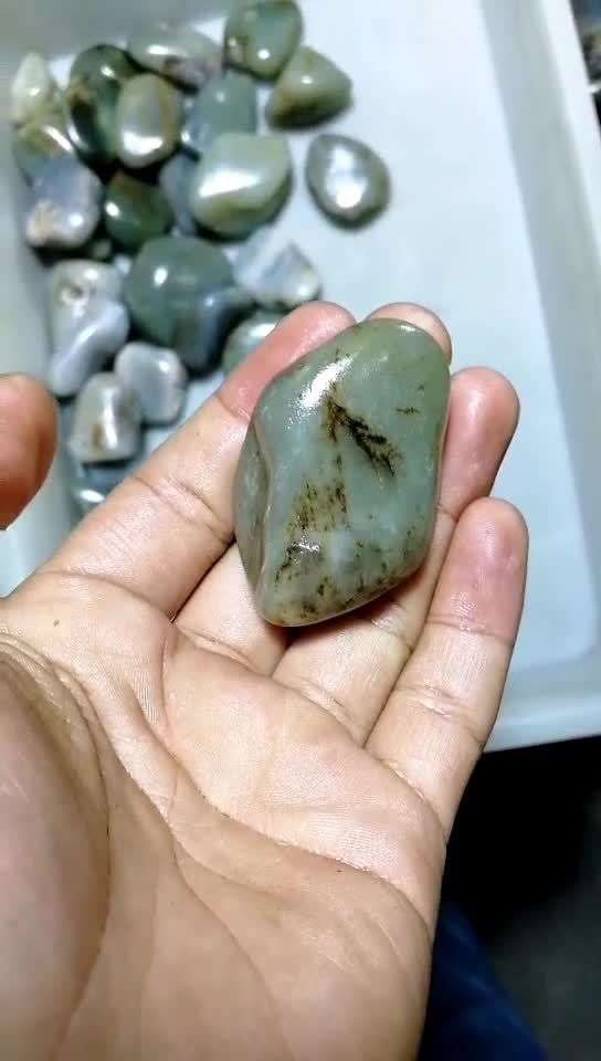 和田玉籽料天然水草沁20一粒无修型