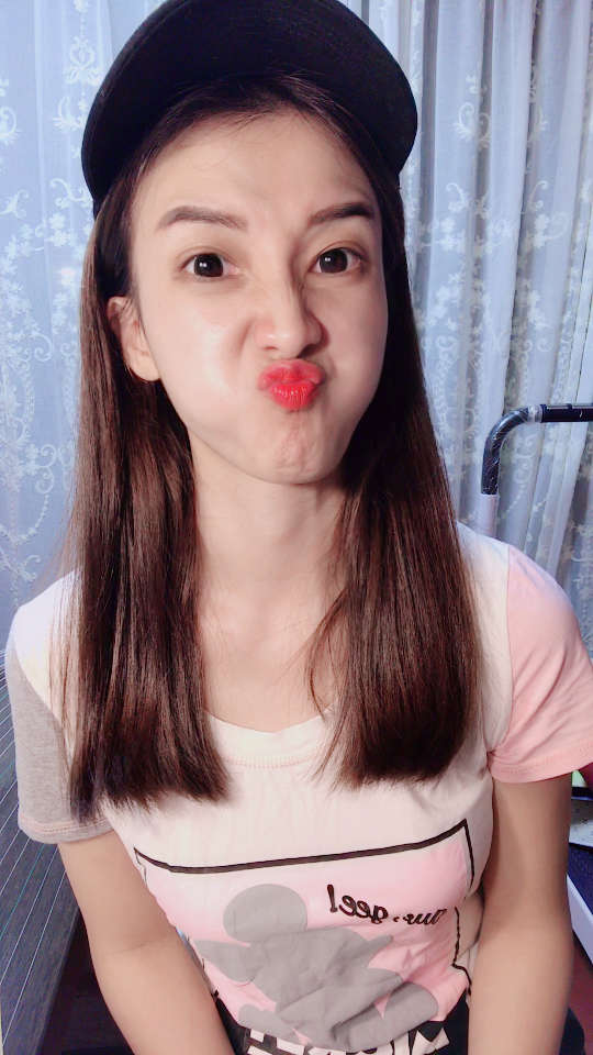 女生最可爱的自拍姿势难道不是这个?