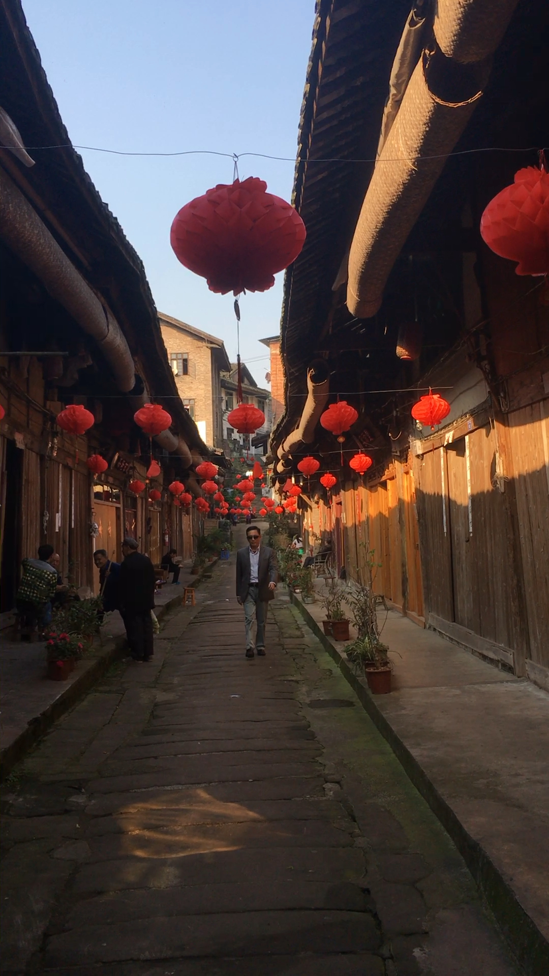 20180314.贵州大同古镇,巡视中的超哥.