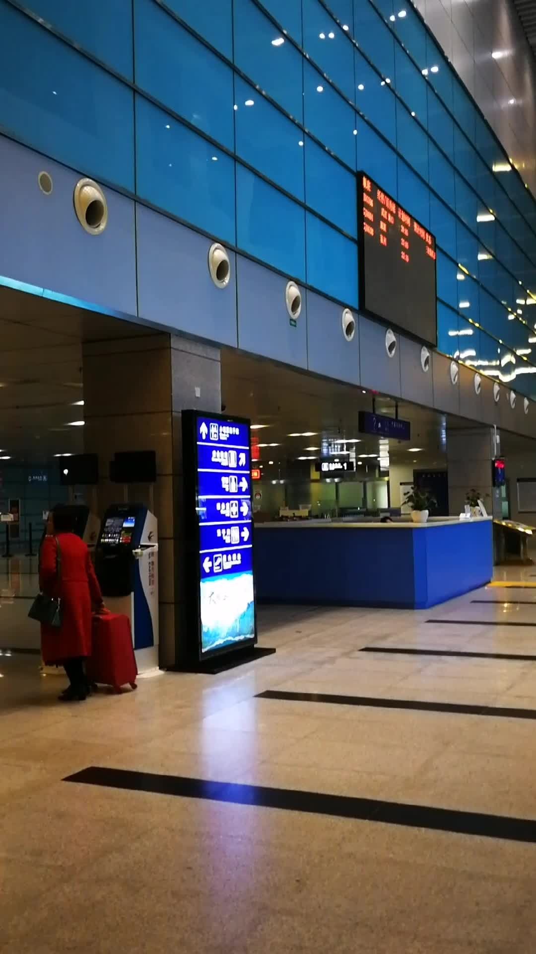 恩施机场你小就小吧,等候座位这幺少,你闹哪样!