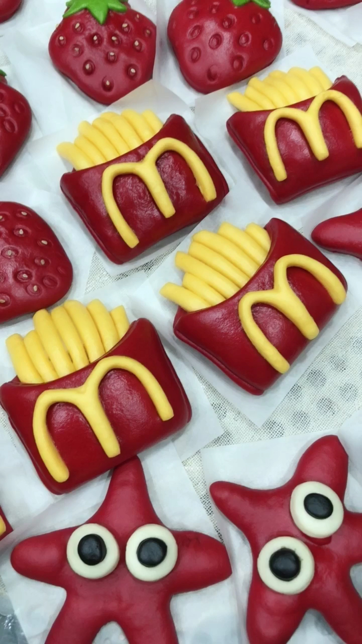 终于做出来超美得正红色馒头