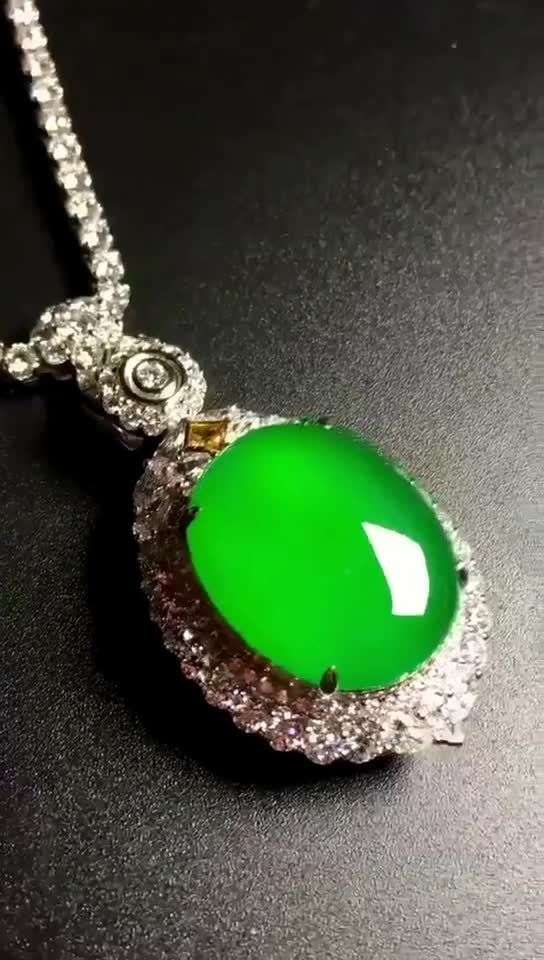 一颗价值几千万幸运之星翡翠