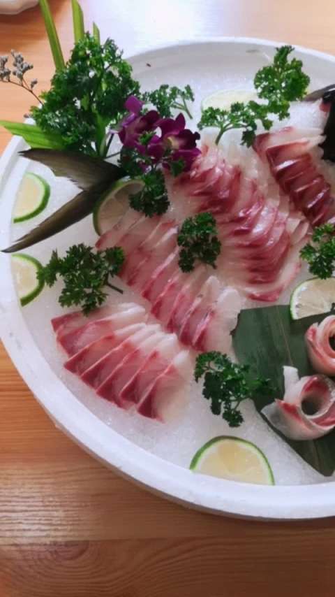 巨鲔海产冰鲜池鱼王刺身拼盘.