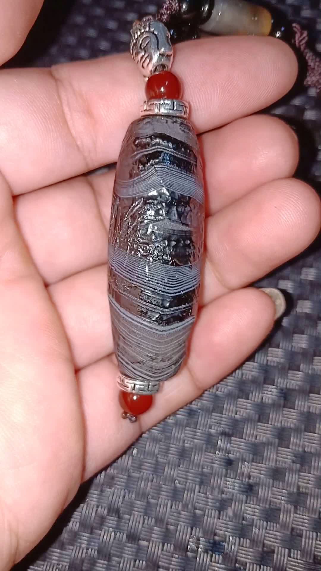 缠丝玛瑙天珠一颗