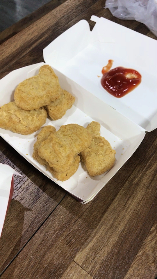 吃鸡块有跟我一样要去皮的吗?