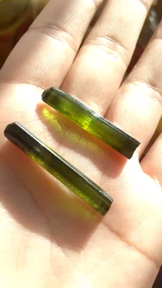 阿勒泰绿碧玺原矿