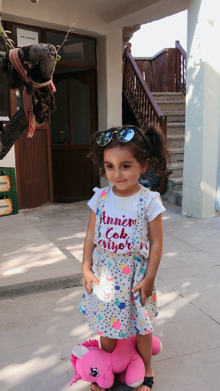 最萌土耳其小女孩,叔叔阿姨们接好!