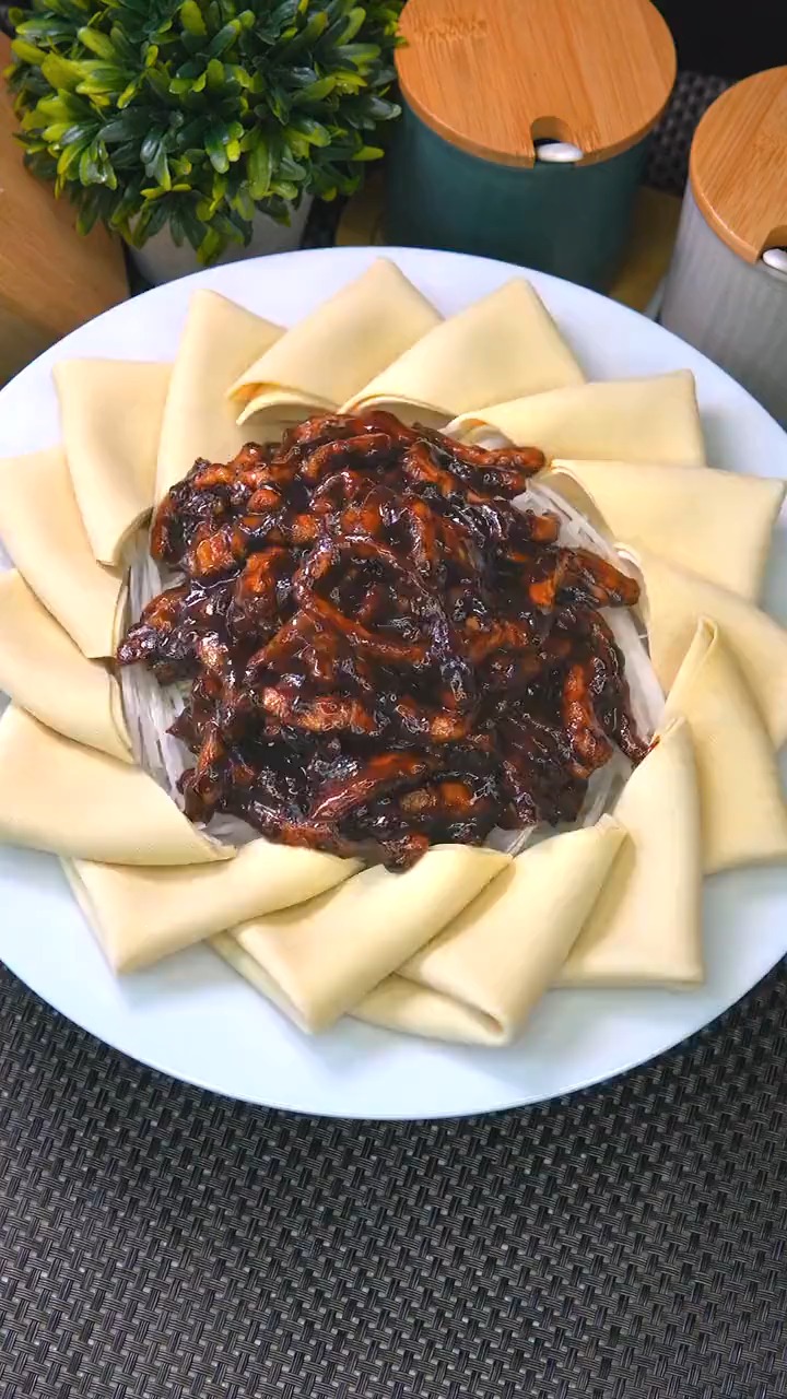 【京酱肉丝卷饼做法】荤素搭配,高颜值,关键是好吃又简单.