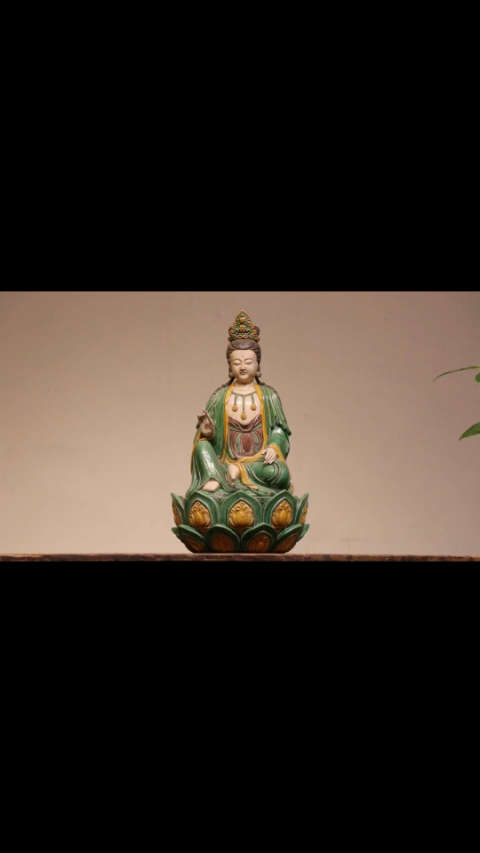 唐三彩观音菩萨 造像端庄 开脸精致手施法印头戴宝冠 坐于莲花座 造像