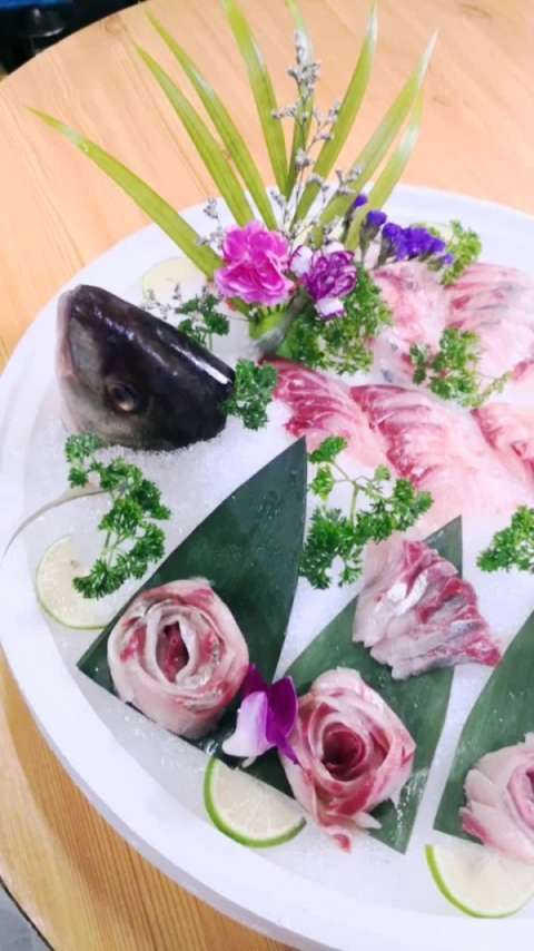 冰鲜池鱼王刺身拼盘出炉.