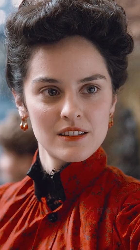 诺米梅兰特美得像一幅油画,让人挪不开眼睛,这颜值你还能想到谁?