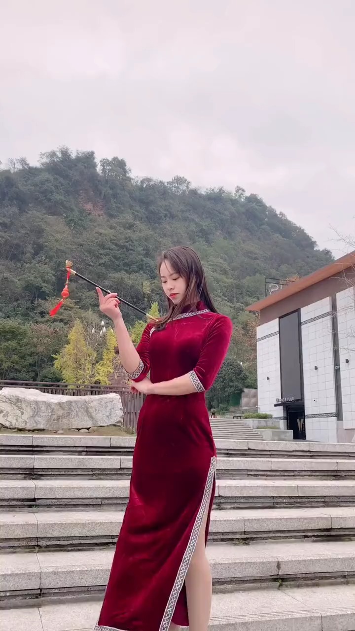 就算是穿着旗袍,我也可以舞刀弄枪!#武术