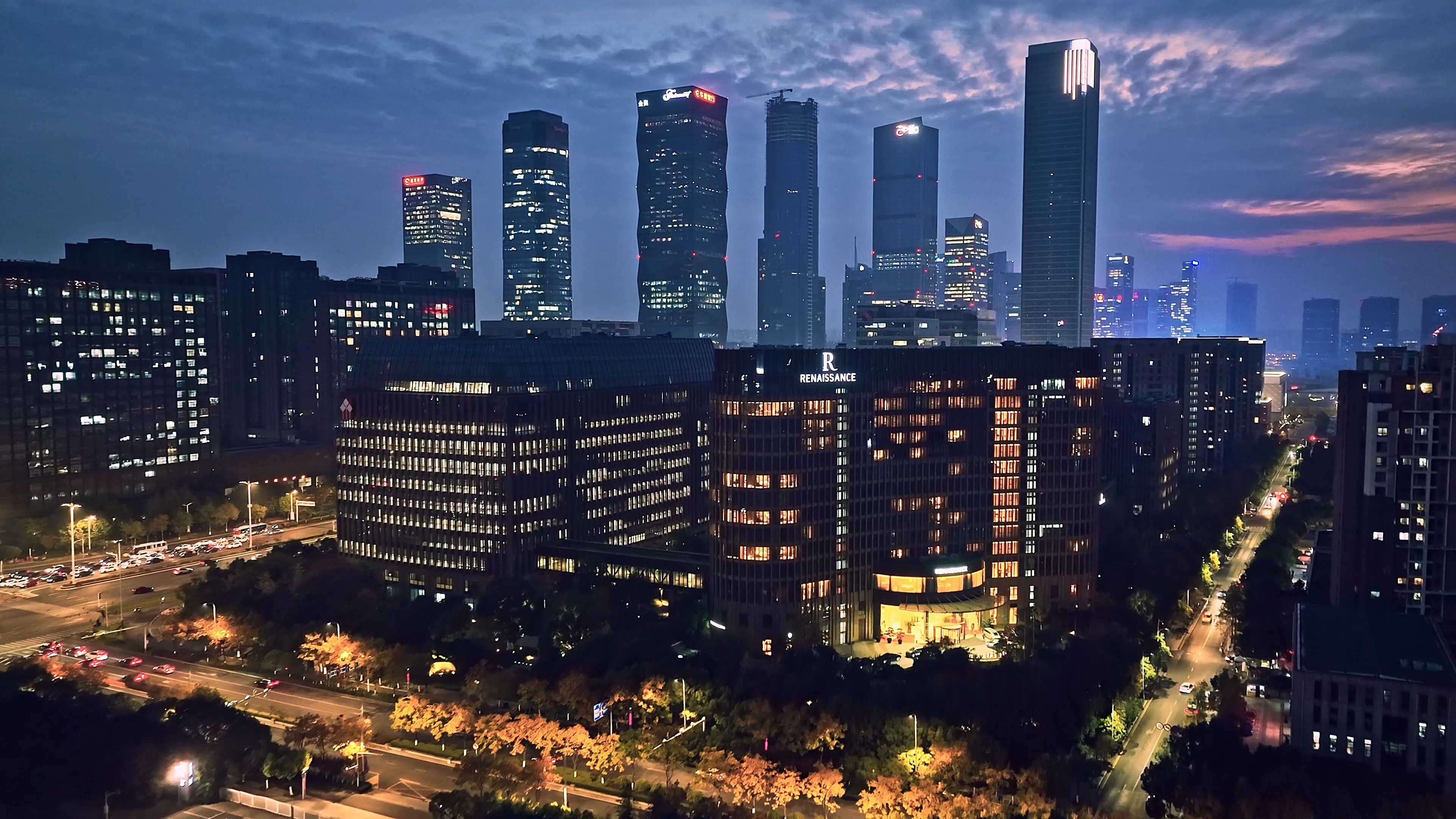 电视剧《突围》中的"汉东省京州市"夜景