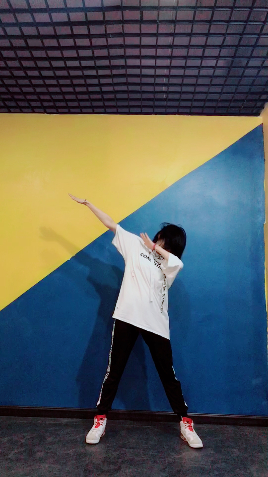 锤子舞,这个好累哦,不行了@{uid:1502349662339070,n