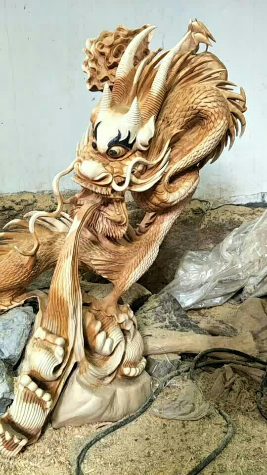 根雕龙