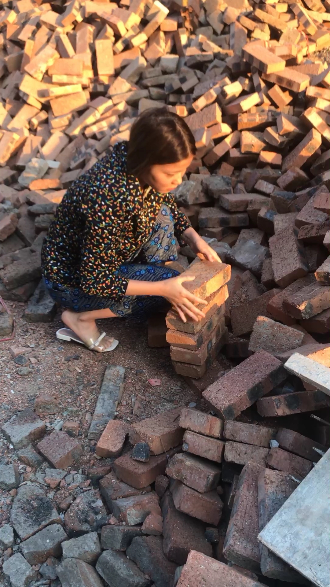 工地搬砖女,同学聚会,被嫌弃,化个妆迷倒男神@{uid:1502349662339070