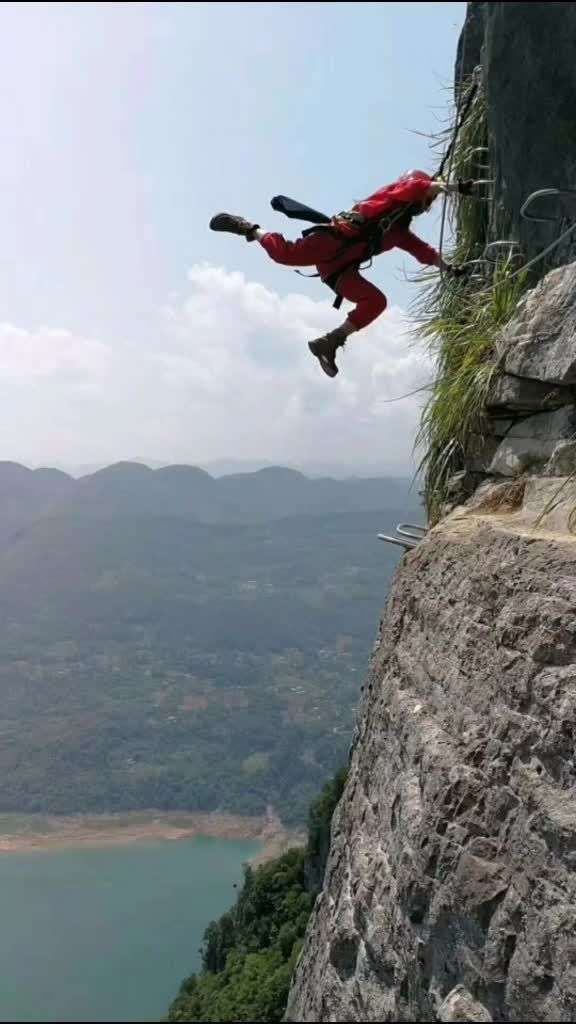 湖北恩施飞拉达,悬崖上的运动.   我美丽的家乡,欢迎大家做客!