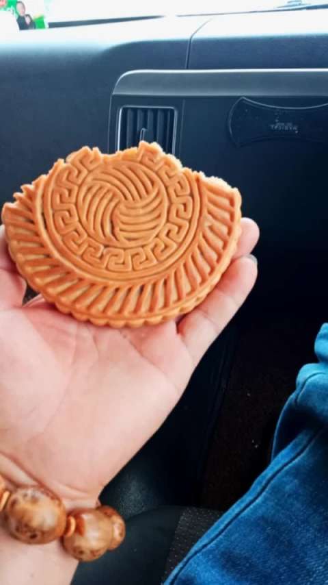 半个月饼吃撑了中秋节,风雨兼程为人民服务!