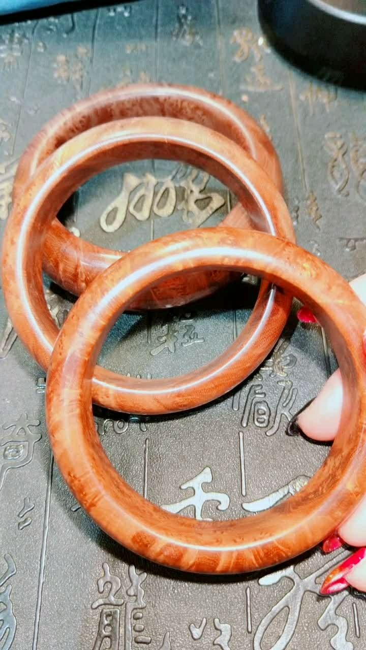 极品麻梨疙瘩镯子,圈口都是60以上