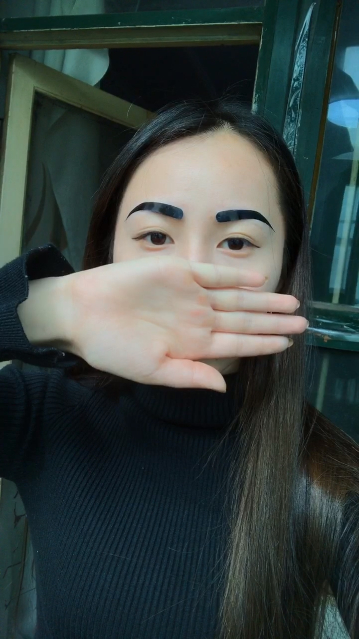 花了200纹的眉毛结果丑哭
