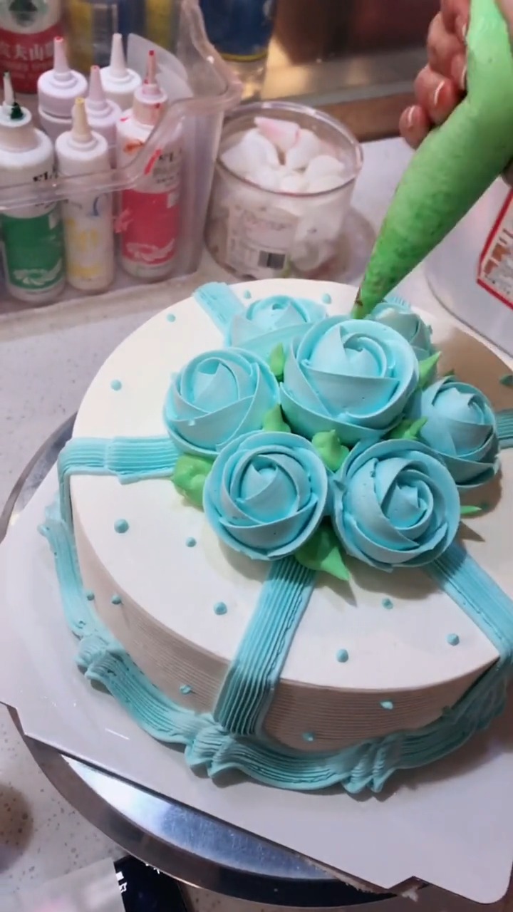 奶油花篮蛋糕教程,自己动手也能做出漂亮的奶油裱花蛋糕