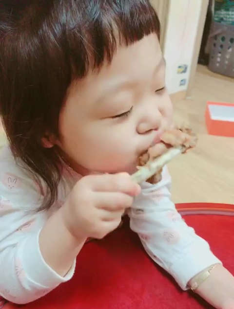 爱啃骨头的小可爱