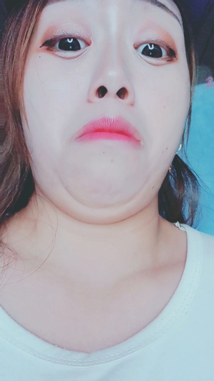 我就是用鼻孔瞪你