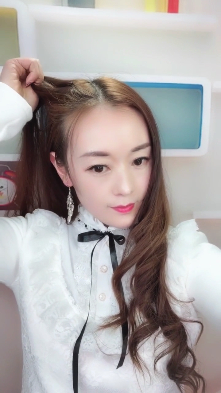 贴头皮这样扎高马尾