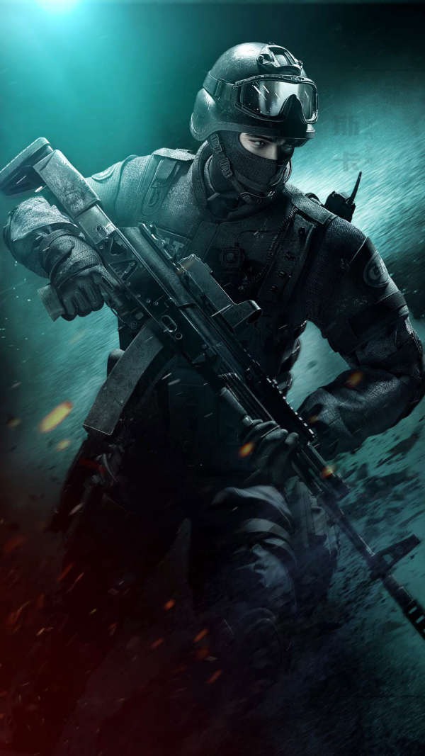 知道斯沃特为什么不肯摘下面罩吗?