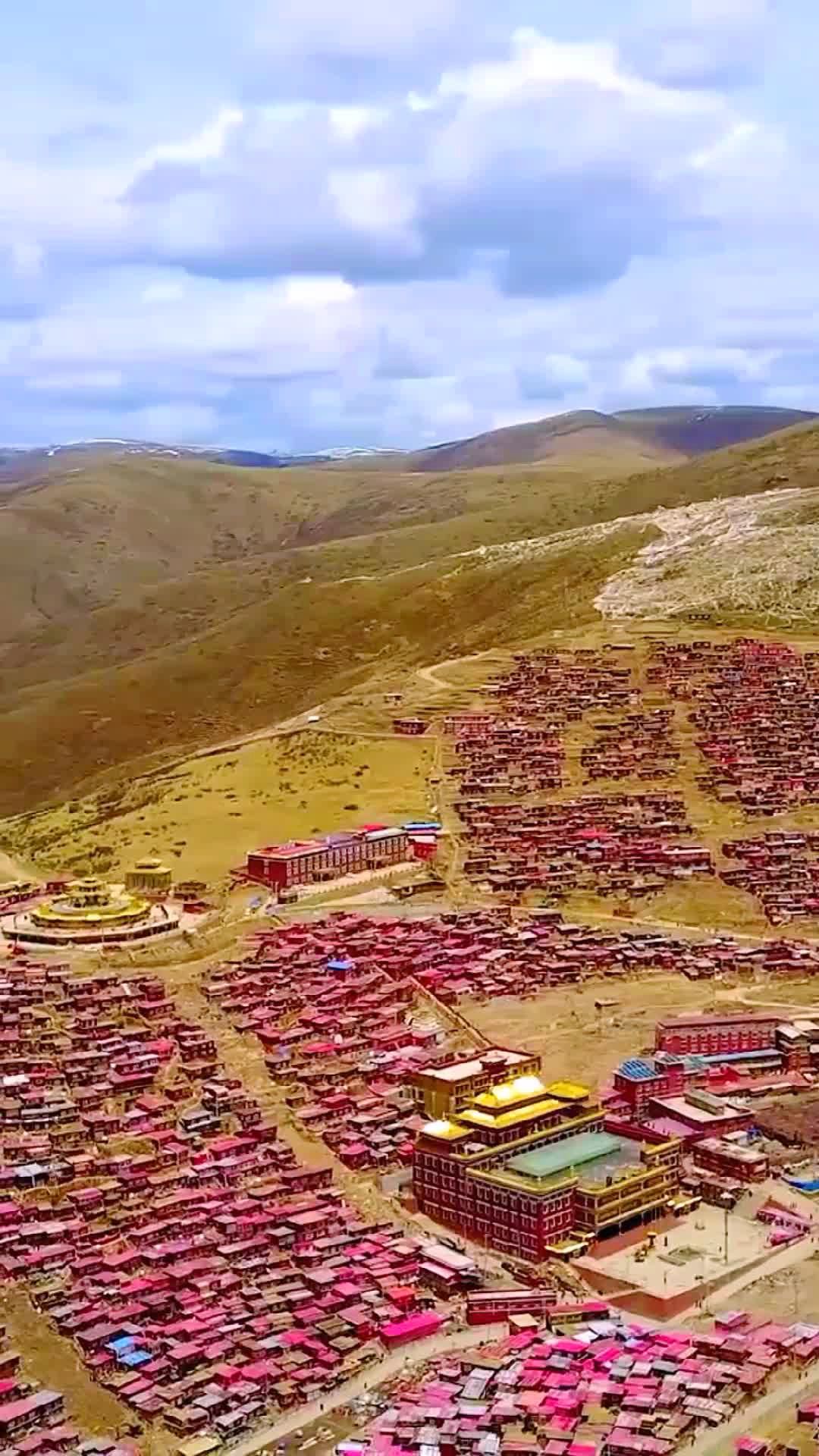 甘孜州色达五明佛学院全景