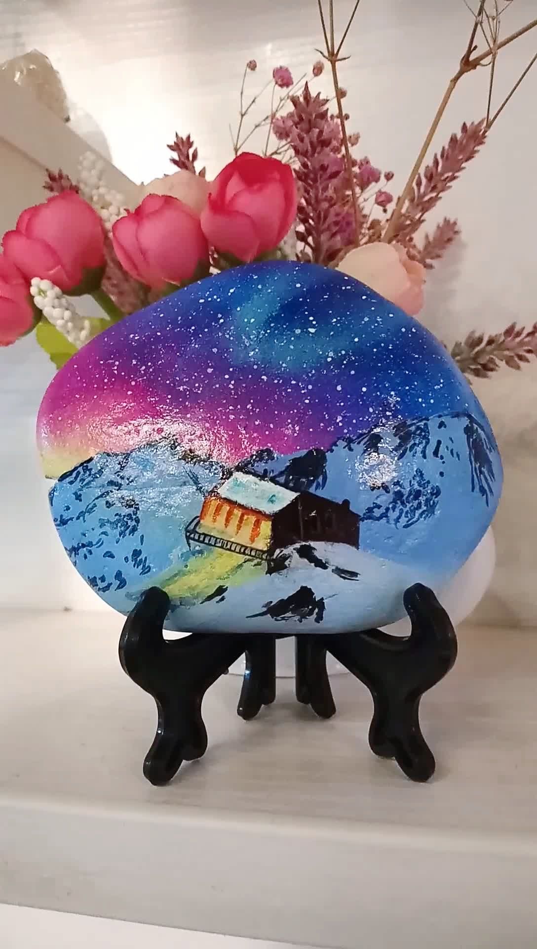 石头画星空.星空下还有一间房子