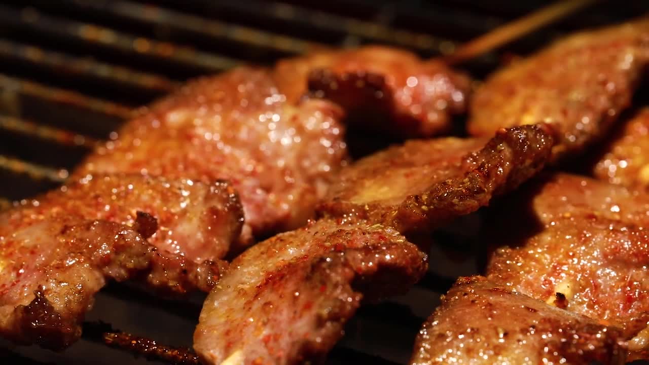 吃了这片烤猪舌,你会停不下来