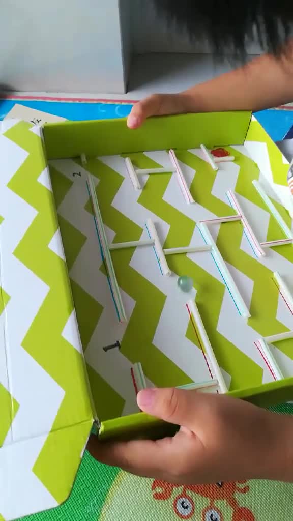 纸盒吸管版迷宫,孩子玩的超级开心