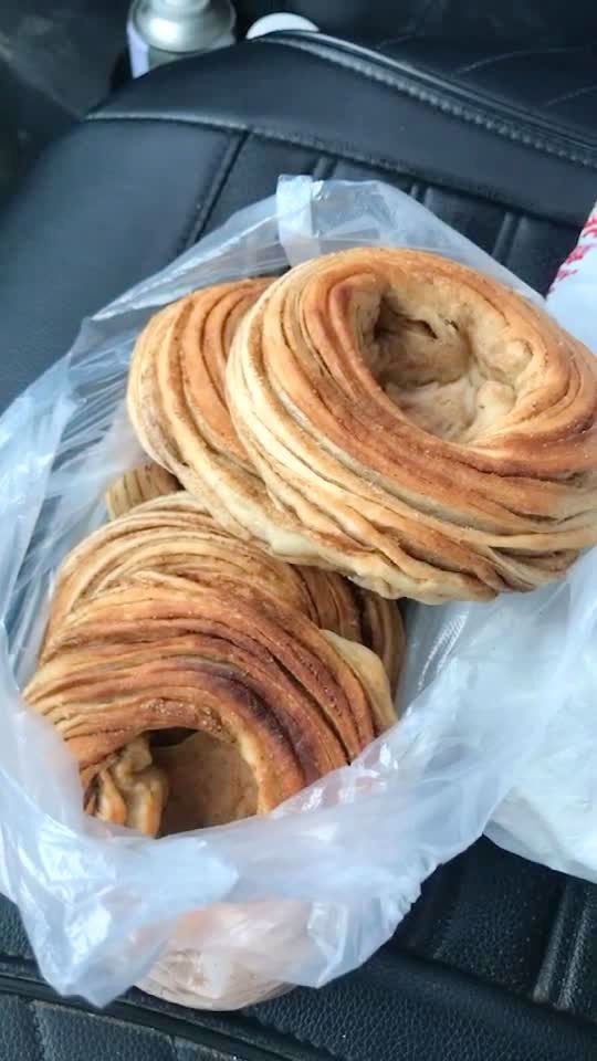 河北河间的吊炉烧饼