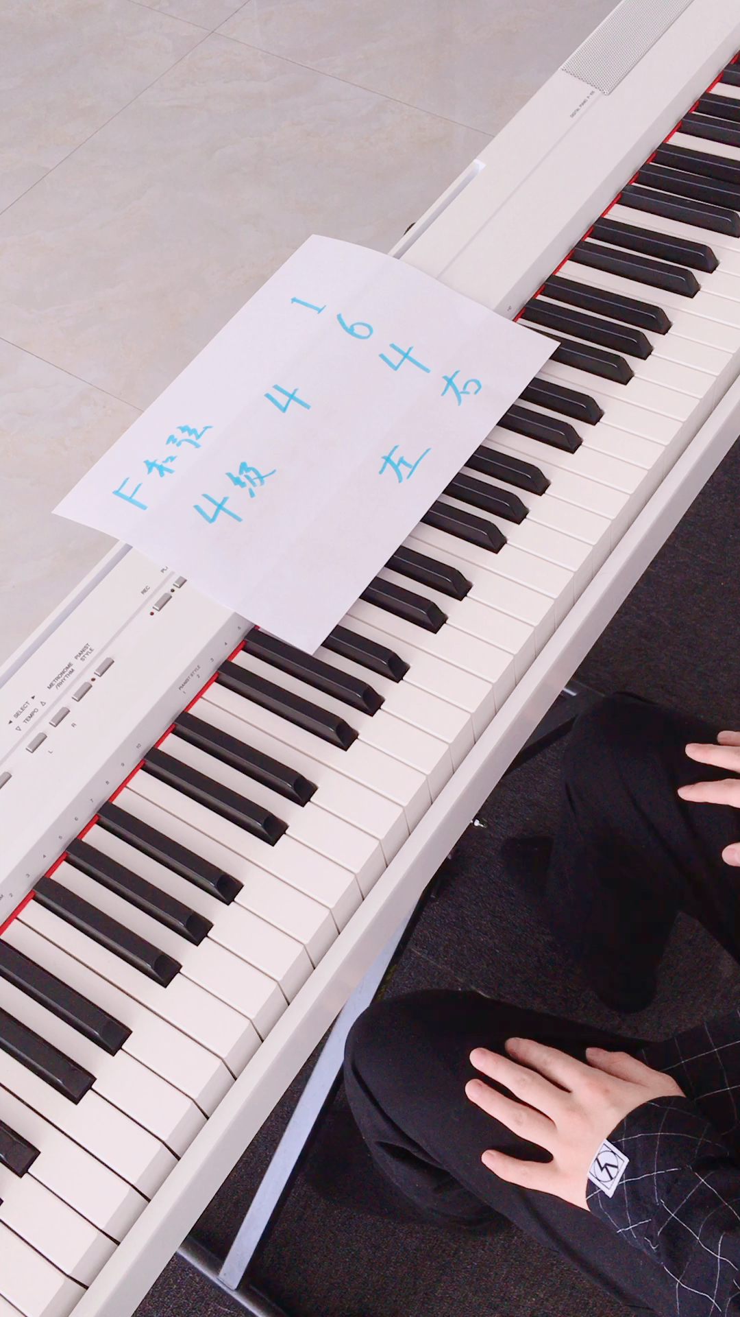 零基础学钢琴,快速学会双手弹f和弦,听懂的点亮爱心,大家快来一起快乐