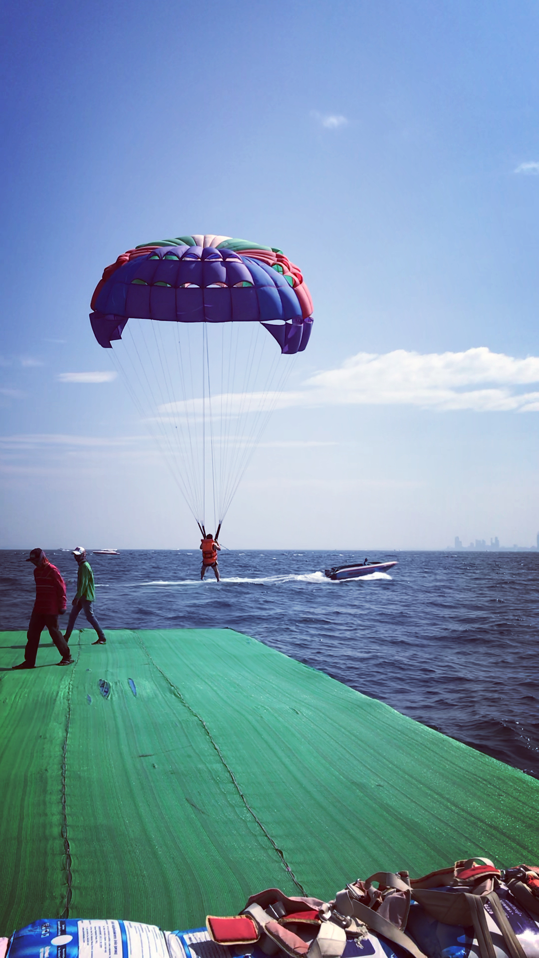 空中飞伞,给认真放个假90