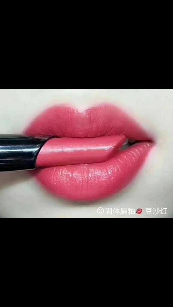 93 奢姿魅尚固体唇釉96  采用今年最流行的口红细长管身,高持久度