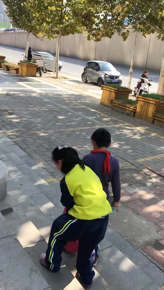 80,90的小哥哥们,你们小时候放学的路上,是这样的吗?