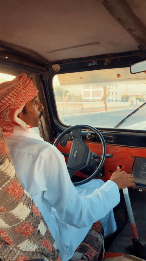 达哈卜的"越野出租车" 这里的车辆没有报废制,除了不安全,还是很配