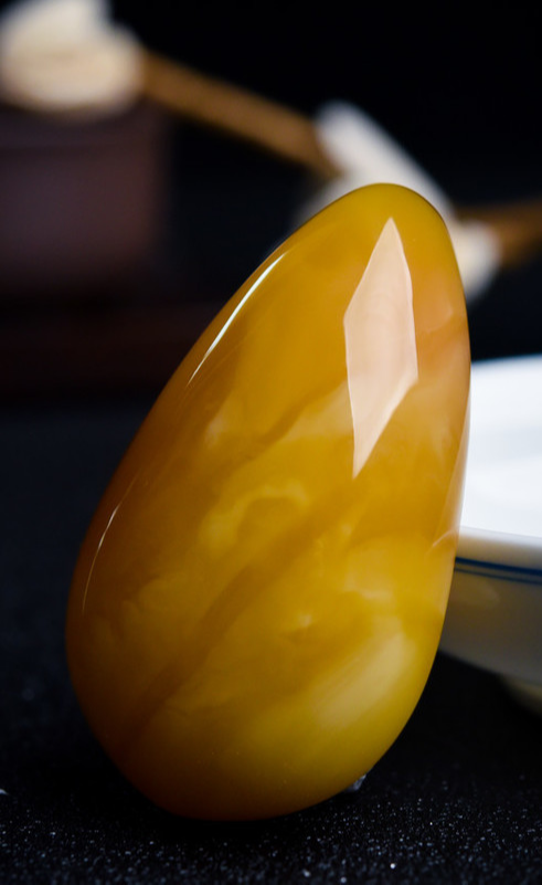 购买蜜蜡流淌纹不会看?行家教你挑选技巧!#琥珀蜜蜡 #玉石 #珠宝