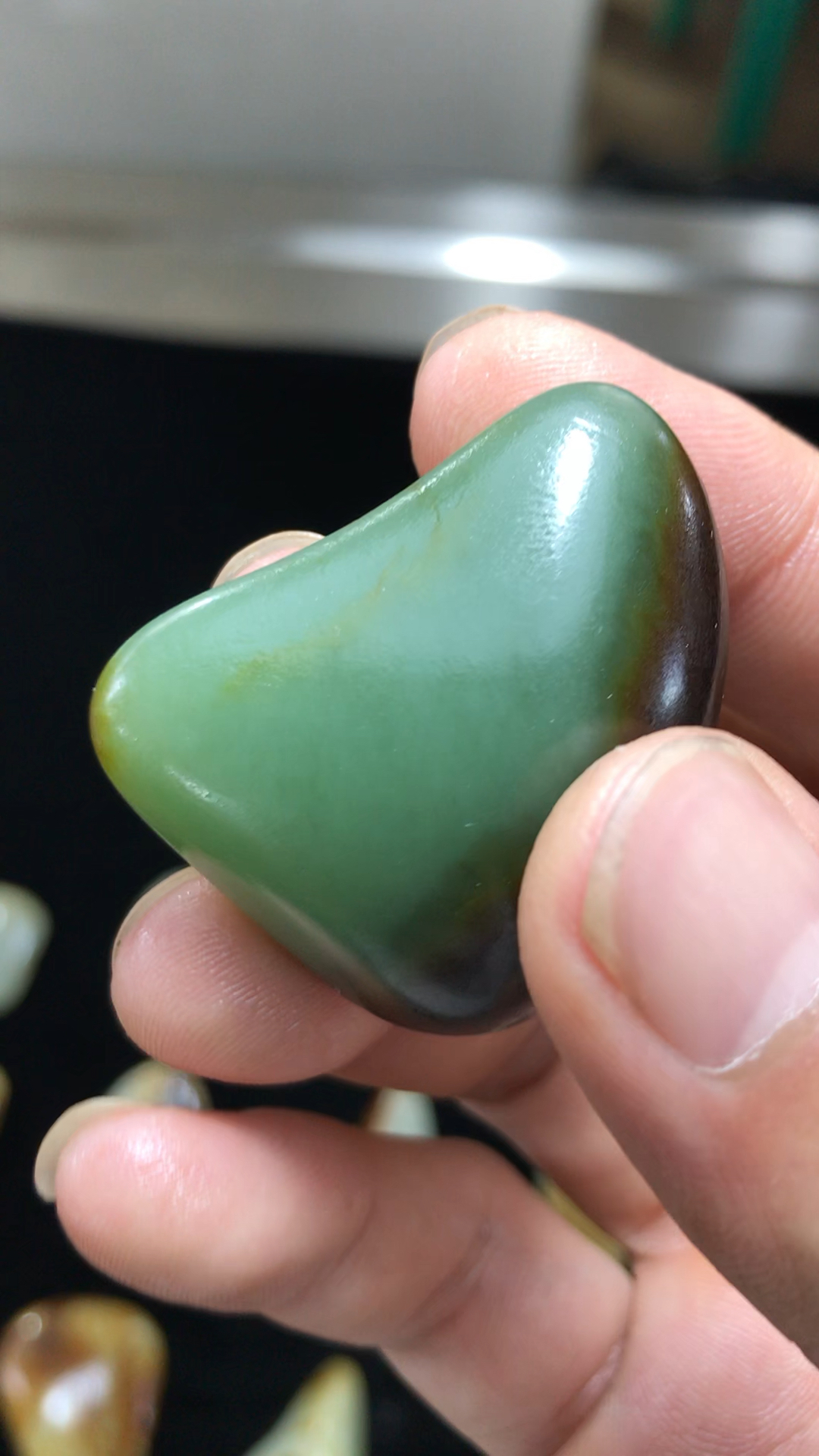 和田玉籽料沙枣青