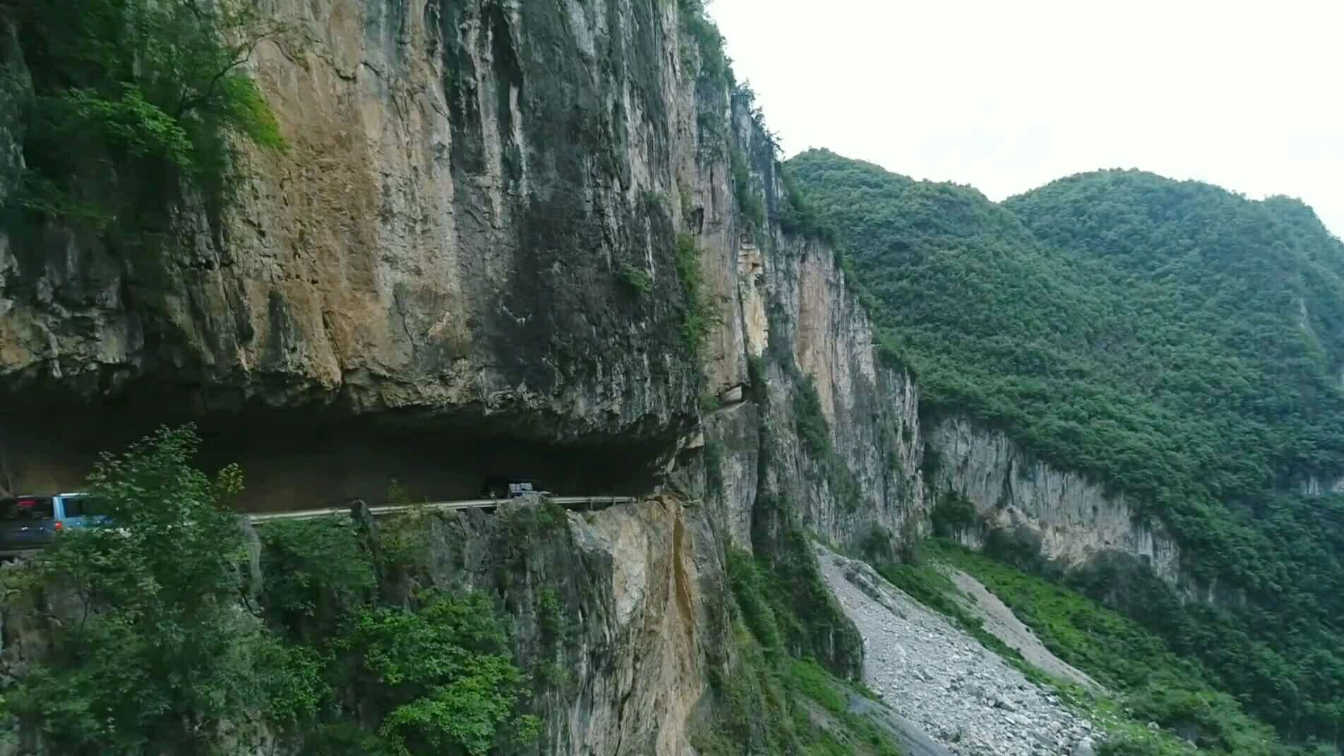 贵州挂壁公路图片