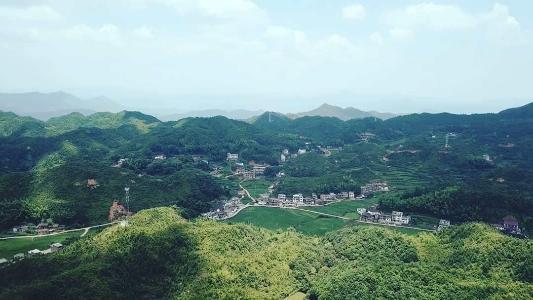 美丽的将军县龙宫山,位于兴国县古龙岗镇西北的小山村,平均海拔800米