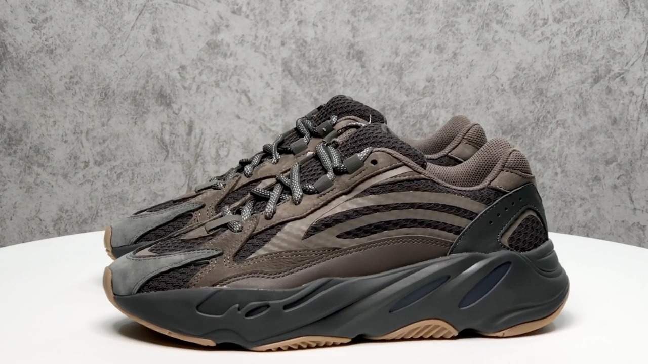 yeezy700v2 黑棕 晶洞宝藏 eg6860