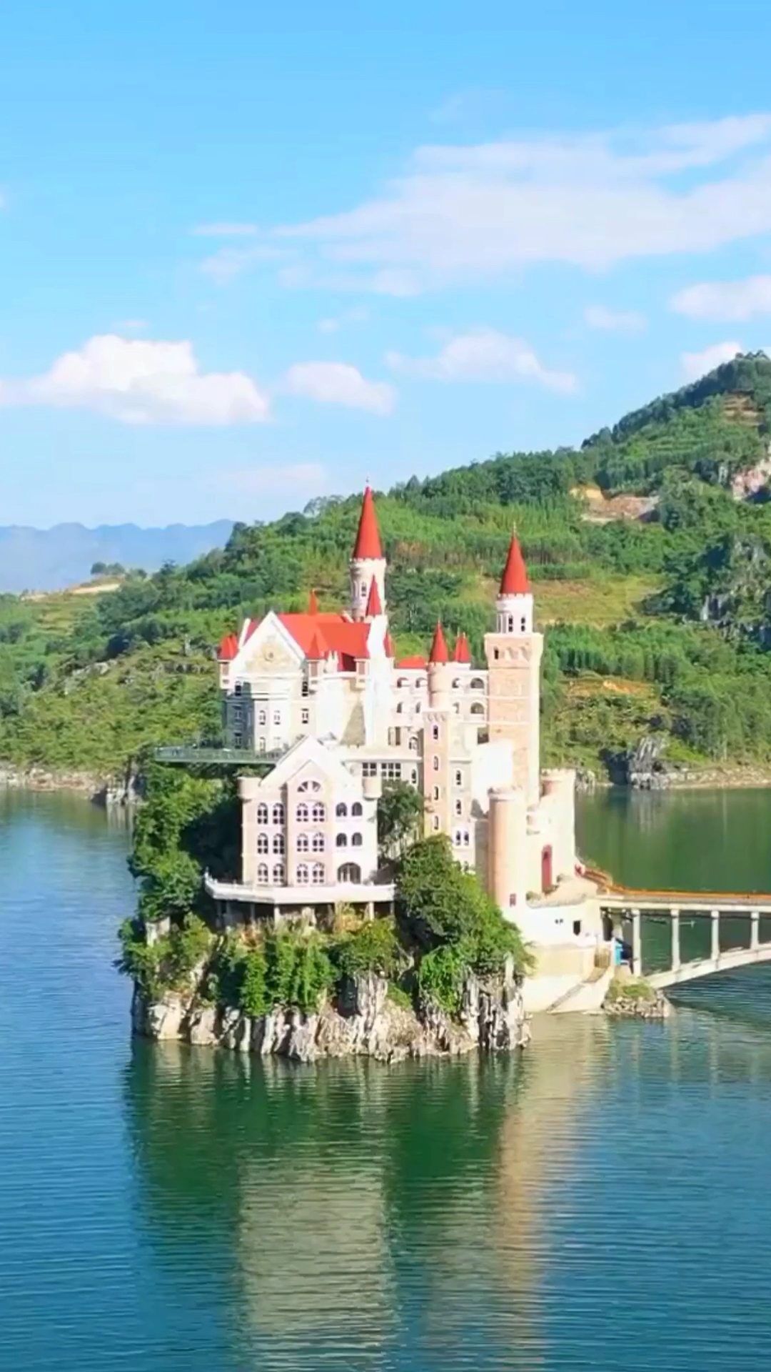 童话般的城堡居然建在大水上!贵州兴义吉隆堡!