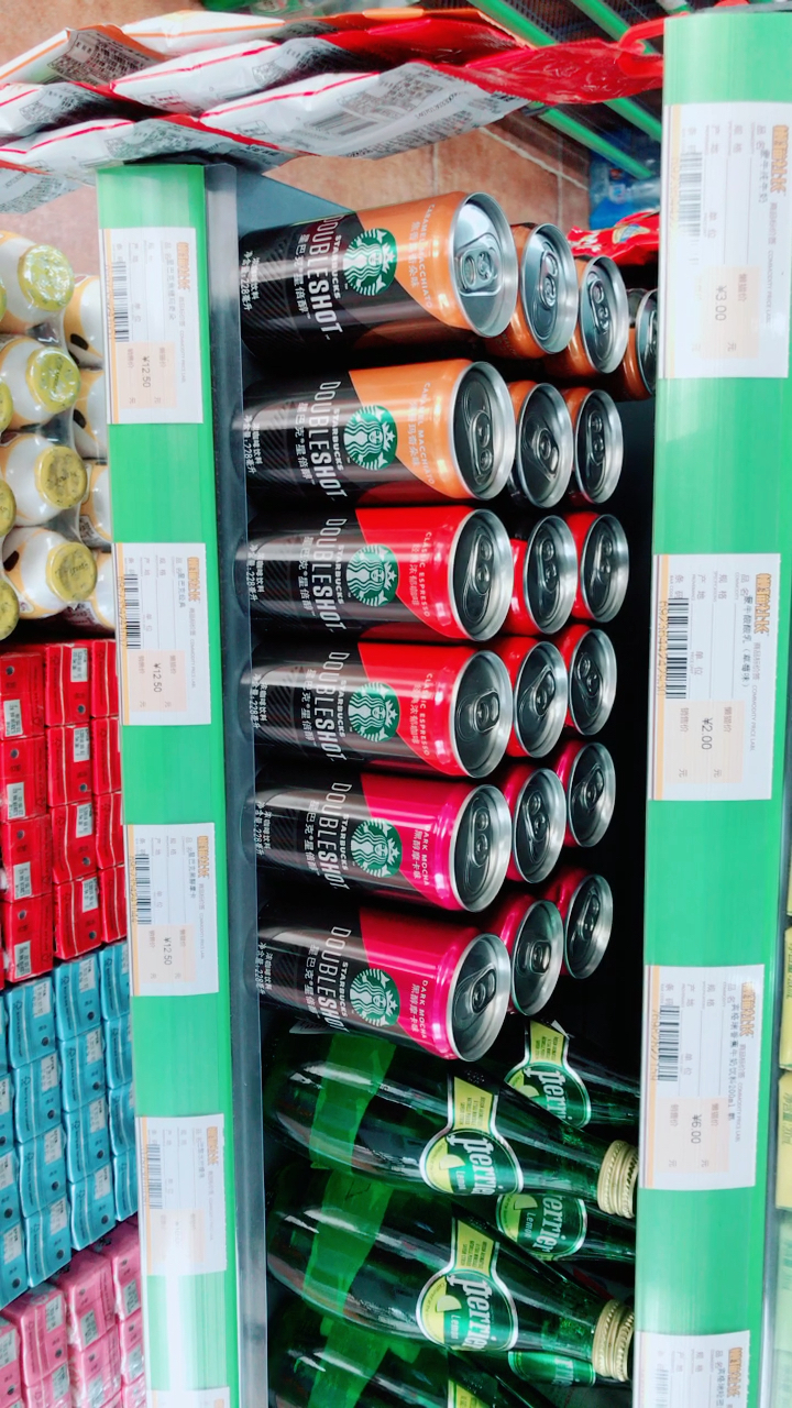 新品上市星巴克咖啡 巴黎水