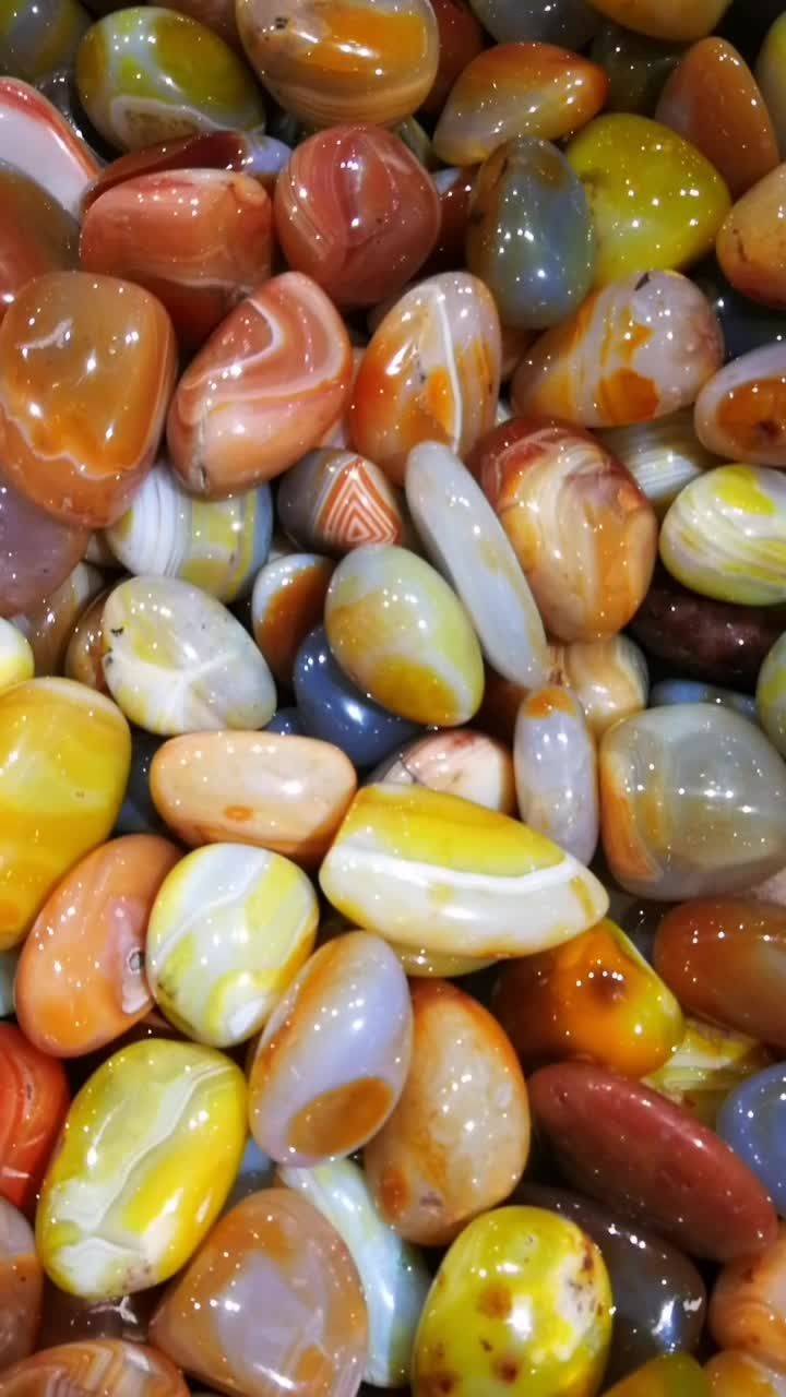 五彩斑斓的玛尼石,让人爱不释手